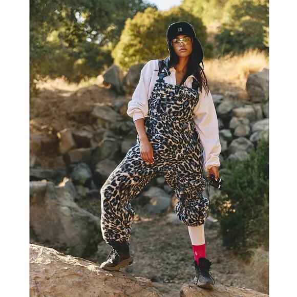 NWT FREE PEOPLE Hit The Slopes Printed Salopette SKI BIBS $228 XS SNOW LEOPARD - Picture 1 of 4